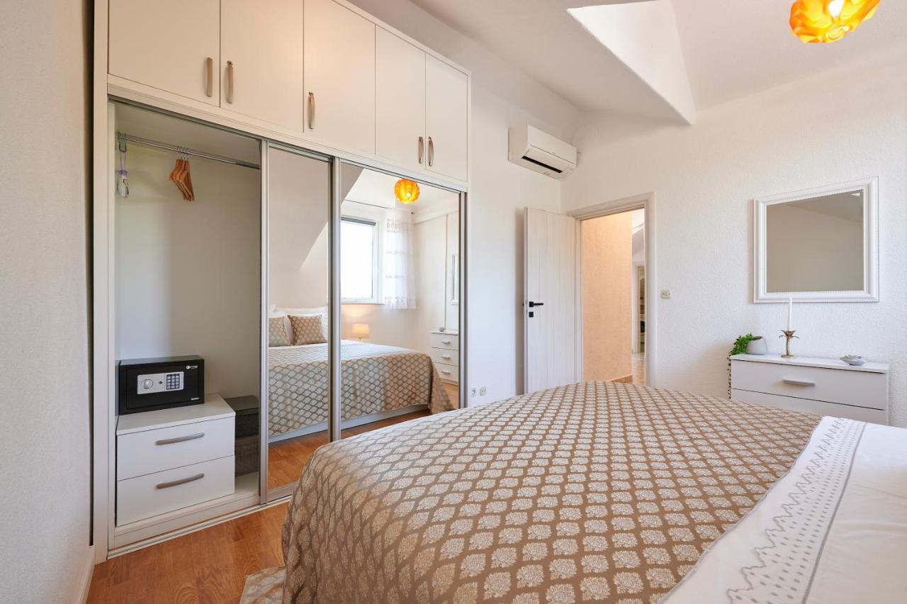 Apartment Ana-Marija โตรกีร์ ภายนอก รูปภาพ