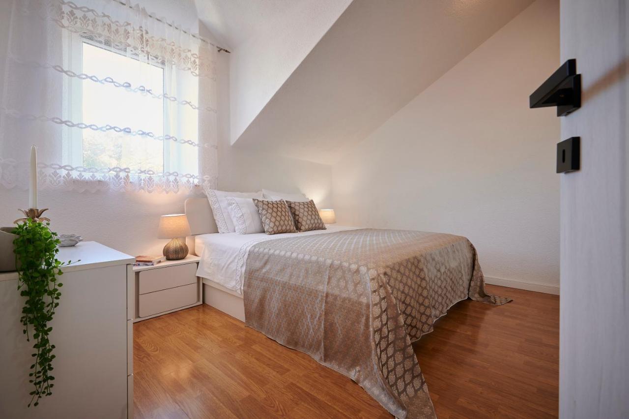 Apartment Ana-Marija โตรกีร์ ภายนอก รูปภาพ