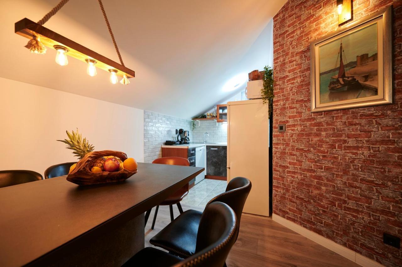 Apartment Ana-Marija โตรกีร์ ภายนอก รูปภาพ