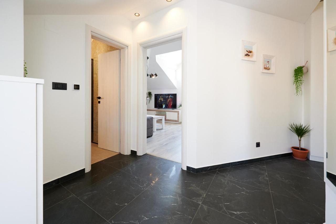 Apartment Ana-Marija โตรกีร์ ภายนอก รูปภาพ